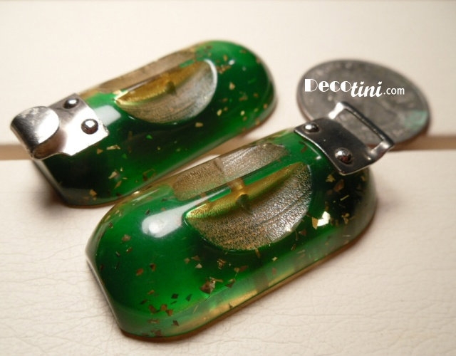 Green Stardust Bakelite Buttons / Clasp